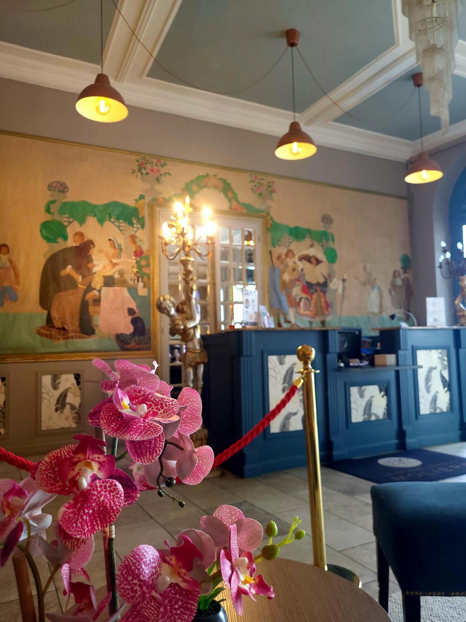 Le Grand Moliere Hotel 3*